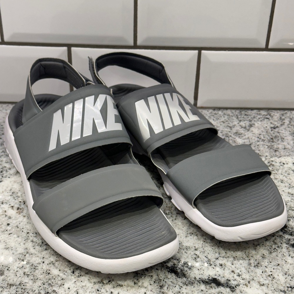Nike Women 10 Vista Sandals Gray White Adjustable Strap Sporty Athleisure 882694